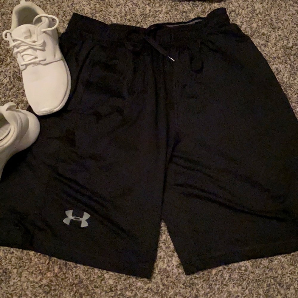 Black under armour shorts size L NWOT